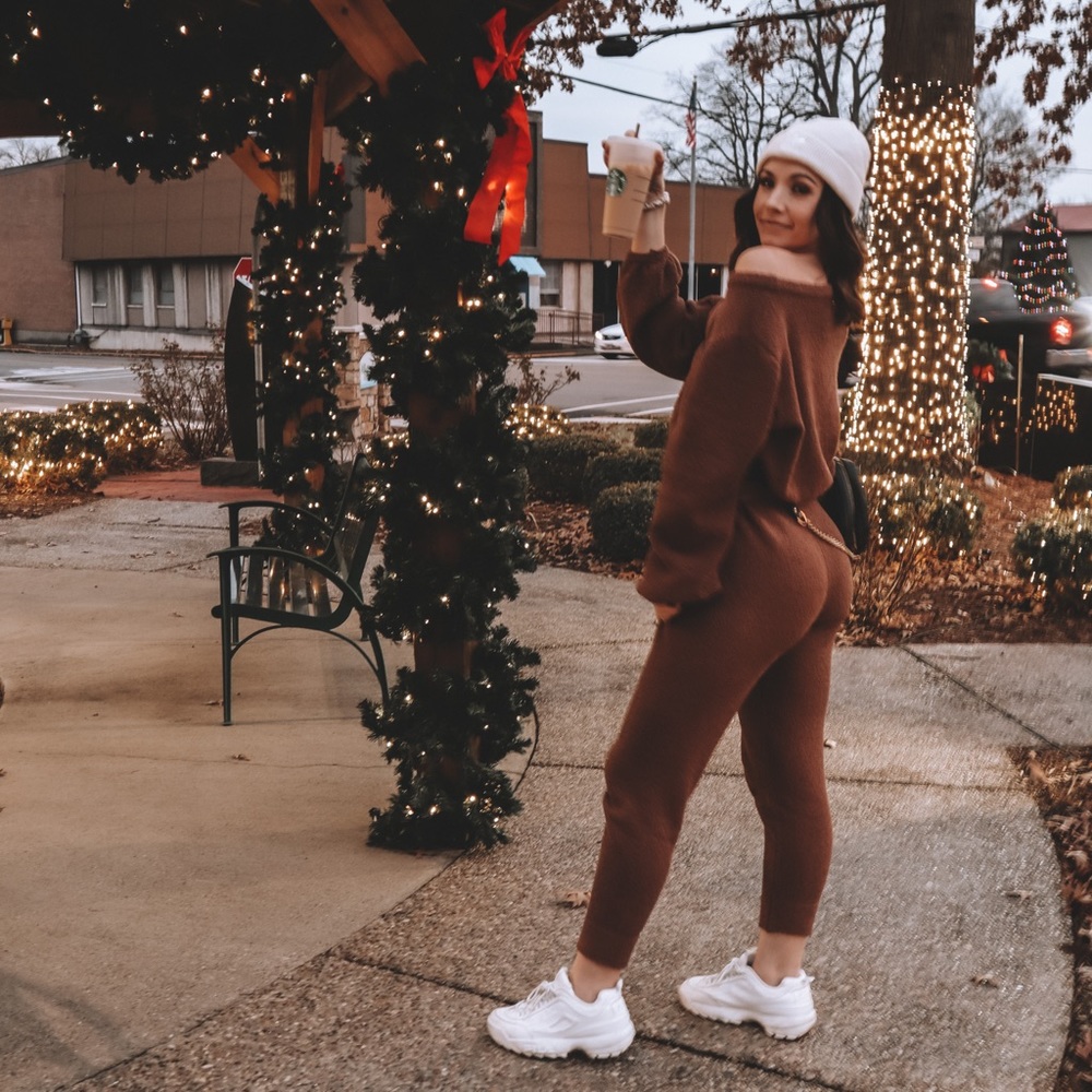 Buff bunny loop yarn crop top and joggers